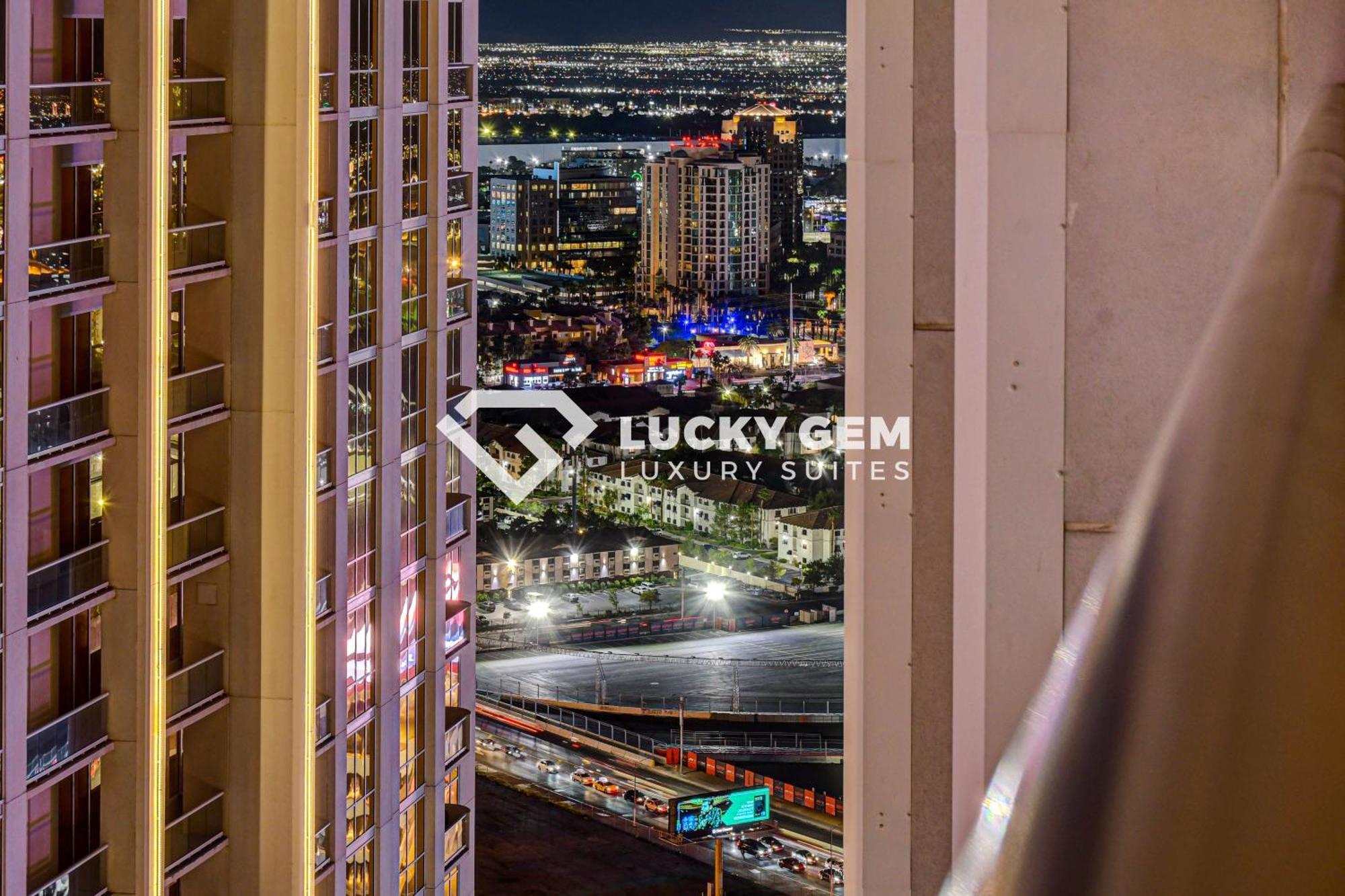 Lucky Gem Penthouse & Luxury Suites At Signature Resort, Balcony Strip View 3505 Лас Вегас Екстериор снимка