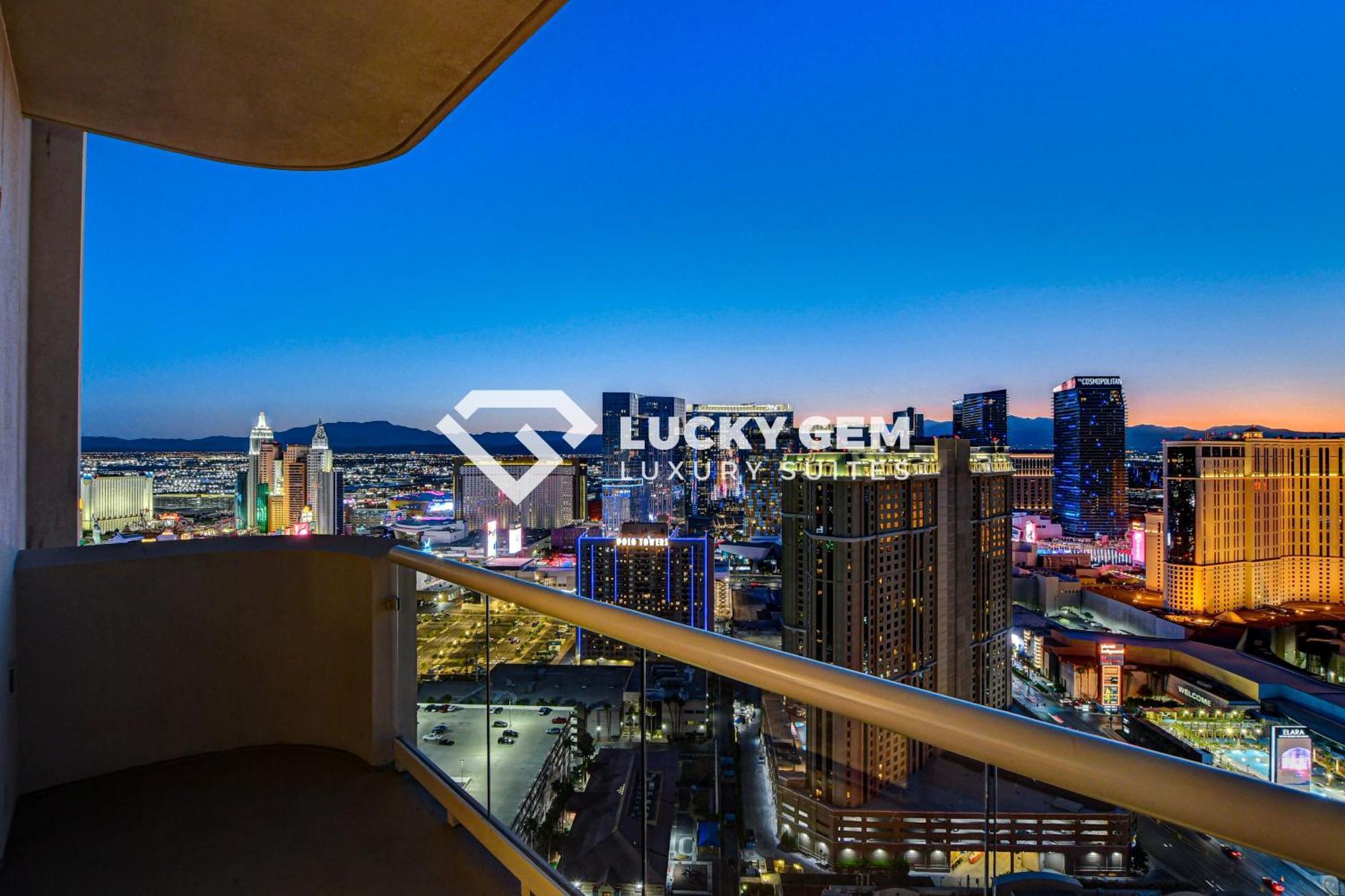 Lucky Gem Penthouse & Luxury Suites At Signature Resort, Balcony Strip View 3505 Лас Вегас Екстериор снимка